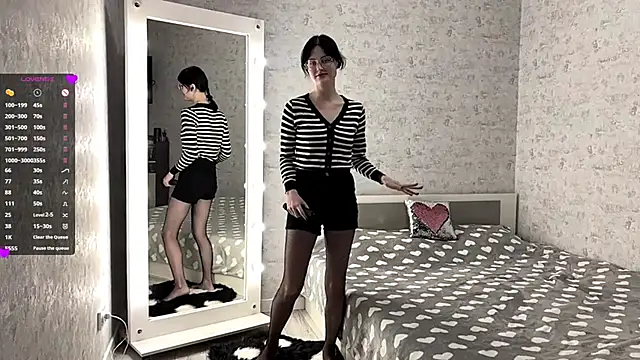 FakeLamb online show from October 7, 2025, 6:05 pm