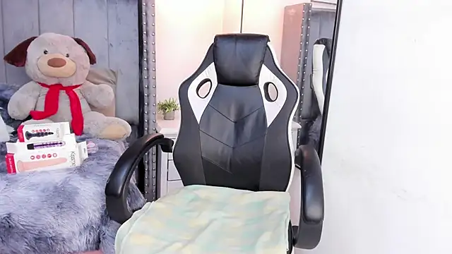 Miyu Komori online show from March 27, 2026, 7:35 pm