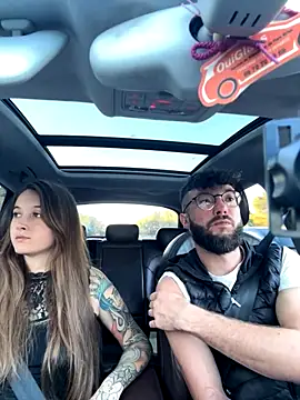 Snapshot of duomagique_off chatting on October 13, 2025, 4:40 pm duomagique off online show from October 13, 2025, 4:40 pm