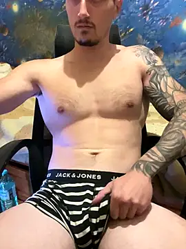 Snapshot of fronkie9384 chatting on October 4, 2025, 5:00 pm fronkie9384 online show from October 4, 2025, 5:00 pm