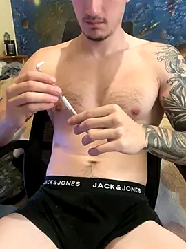 Snapshot of fronkie9384 chatting on November 17, 2025, 10:43 am fronkie9384 online show from November 17, 2025, 10:43 am