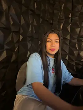 lil charme online show from October 27, 2025, 4:33 pm