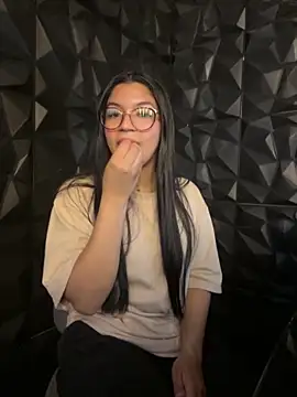 lil charme online show from November 10, 2025, 7:57 pm