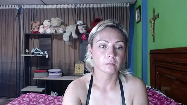  Charlize theron  online show from September 12, 2025, 11:15 pm