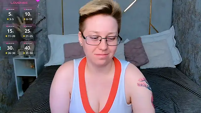 AlexandraGreen online show from October 10, 2025, 9:03 pm