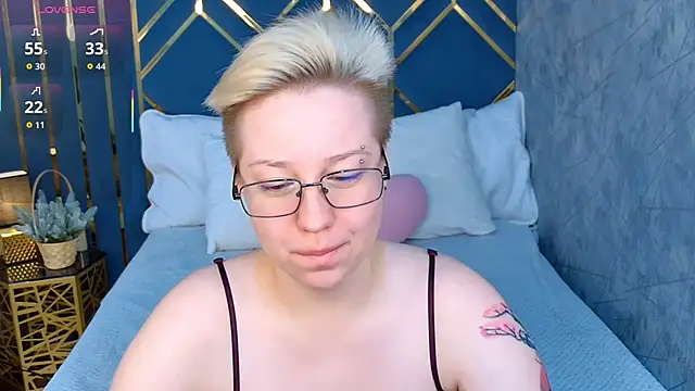 AlexandraGreen online show from December 14, 2025, 4:01 pm