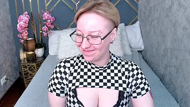 AlexandraGreen online show from March 26, 2026, 11:43 pm