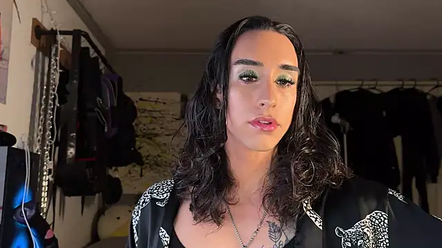 xoFrankie online show from December 1, 2025, 4:28 am