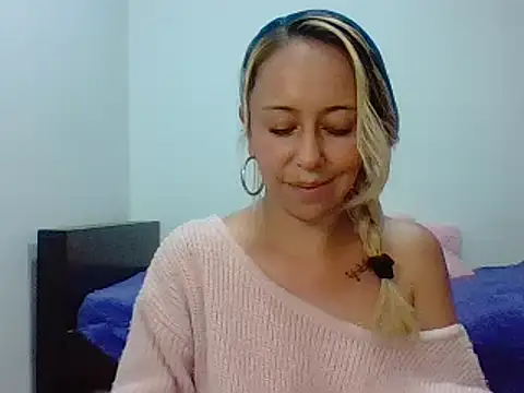 Snapshot of leah_susman chatting on September 24, 2025, 2:04 am leah susman online show from September 24, 2025, 2:04 am