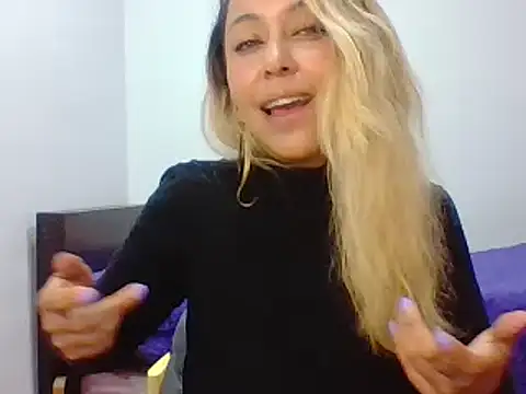 Snapshot of leah_susman chatting on September 25, 2025, 1:53 am leah susman online show from September 25, 2025, 1:53 am