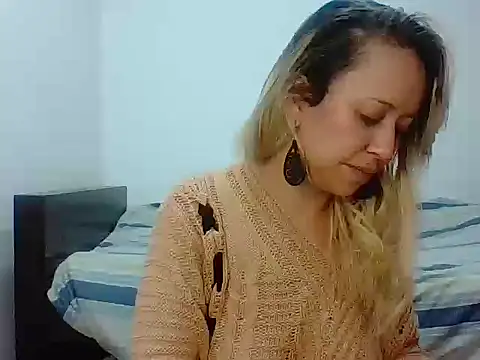 Snapshot of leah_susman chatting on October 25, 2025, 2:30 am leah susman online show from October 25, 2025, 2:30 am