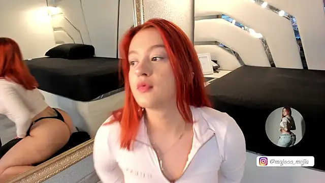 Julieth Rojas online show from October 3, 2025, 4:09 am