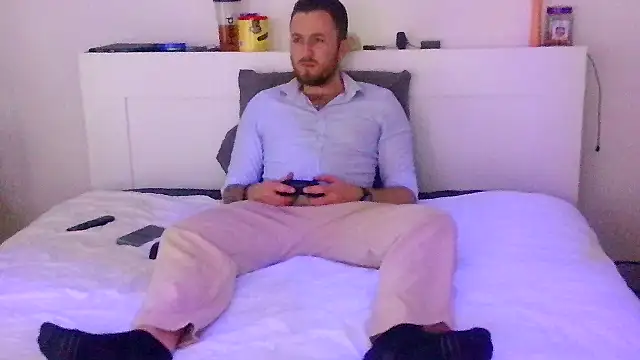 Keviios online show from November 25, 2025, 1:44 pm