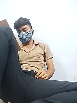 Snapshot of YourTarzan chatting on October 13, 2025, 10:15 am YourTarzan online show from October 13, 2025, 10:15 am