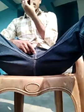 Snapshot of YourTarzan chatting on November 9, 2025, 6:44 am YourTarzan online show from November 9, 2025, 6:44 am