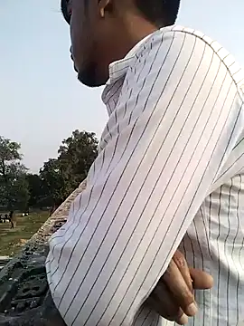 Snapshot of YourTarzan chatting on December 5, 2025, 10:02 am YourTarzan online show from December 5, 2025, 10:02 am