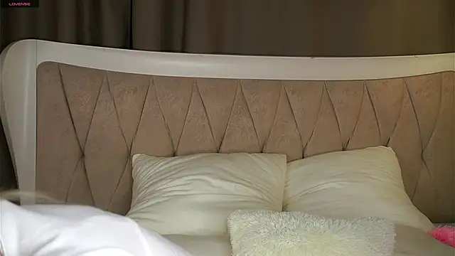 MarciDarugar online show from October 4, 2025, 5:22 pm