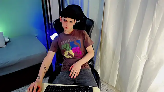 dilan hott  online show from September 15, 2025, 8:09 pm