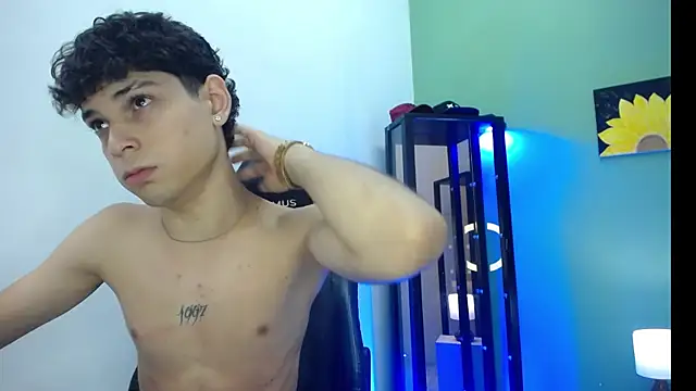 dilan hott  online show from December 19, 2025, 3:41 pm