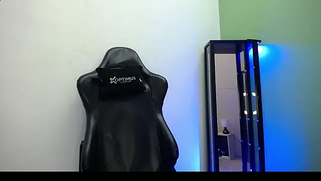 dilan hott  online show from January 7, 2026, 8:11 pm