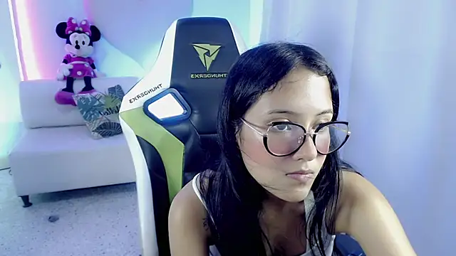 mishel hott online show from October 18, 2025, 8:53 pm