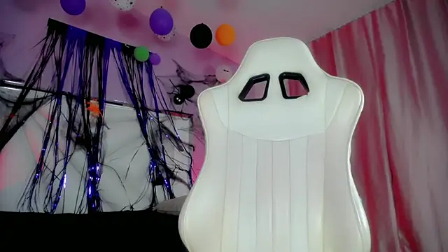 mishel hott online show from October 23, 2025, 9:24 pm