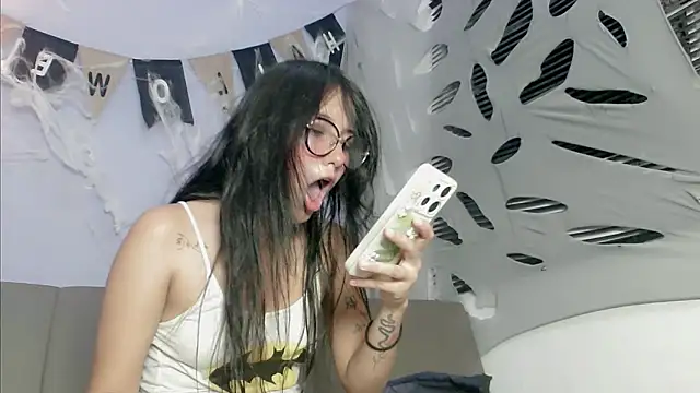 mishel hott online show from October 29, 2025, 8:21 pm