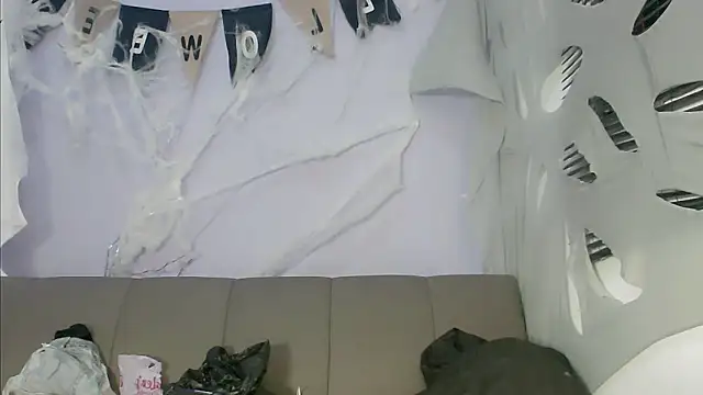 mishel hott online show from October 30, 2025, 8:09 pm