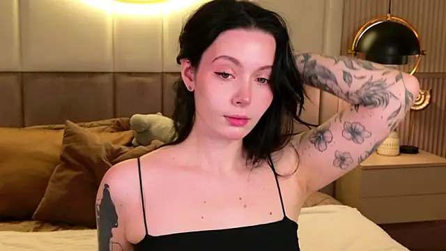 Goldy Stark online show from October 9, 2025, 9:02 pm