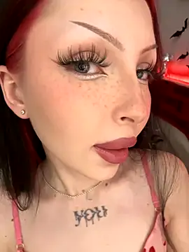 Snapshot of Lina_Thornton_ chatting on October 17, 2025, 8:33 pm Lina Thornton online show from October 17, 2025, 8:33 pm