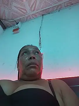 Naomi-Mature online show from May 19, 2026, 3:35 am