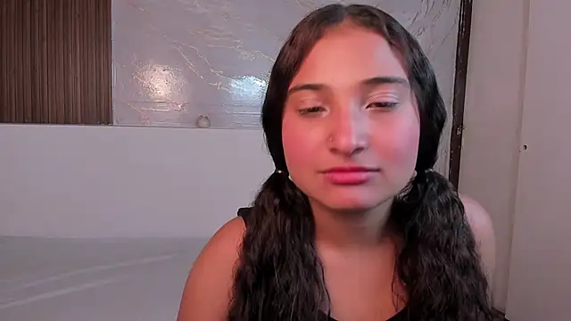 Snapshot of BellaSky4 chatting on October 4, 2025, 12:03 pm BellaSky4 online show from October 4, 2025, 12:03 pm