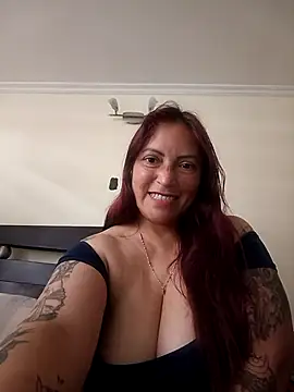 Snapshot of EvelynDuboiss chatting on October 10, 2025, 2:49 pm EvelynDuboiss online show from October 10, 2025, 2:49 pm