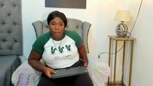 nahiroby ebony online show from November 21, 2025, 7:12 pm