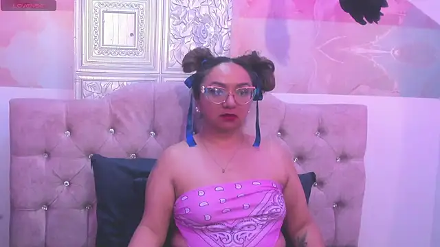 leyla smithh online show from October 9, 2025, 8:18 pm