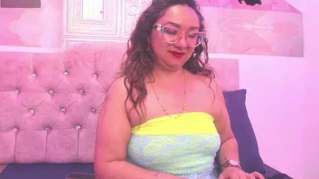 leyla smithh online show from October 27, 2025, 12:20 pm