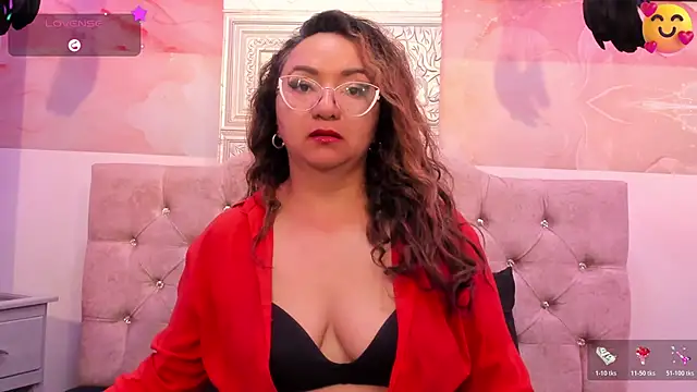 leyla smithh online show from November 6, 2025, 2:51 pm