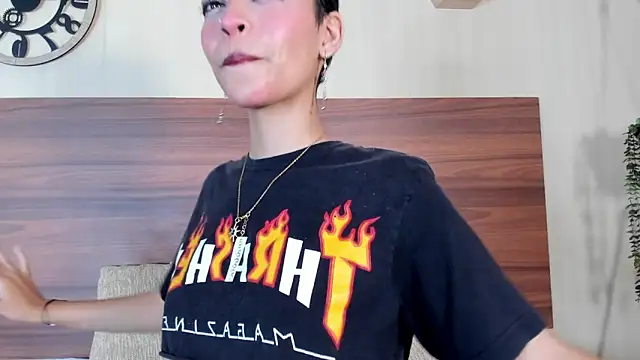 AnnyKitty  online show from October 3, 2025, 3:58 am