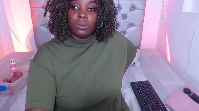 ebony NeighborMoans online show from October 17, 2025, 3:20 am