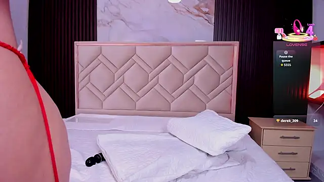 MiaaFarrel online show from October 29, 2025, 2:14 am