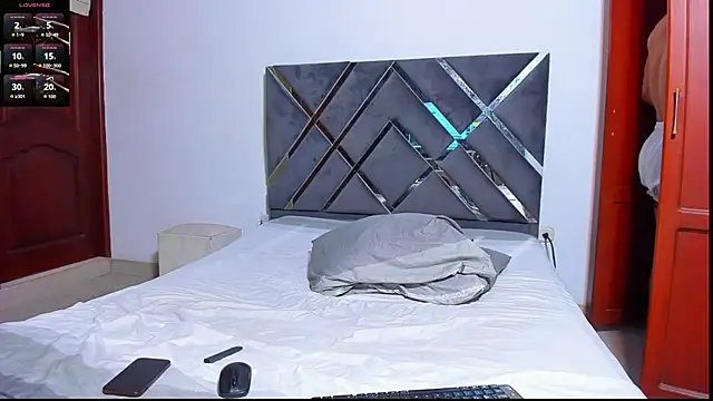 ArnoldSexy  online show from November 10, 2025, 5:01 pm