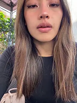 KloePink  online show from December 1, 2025, 1:38 pm