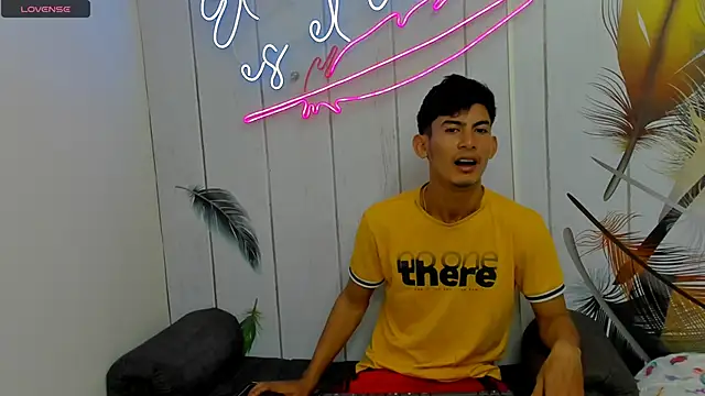 Holdme Hot online show from October 5, 2025, 4:11 am