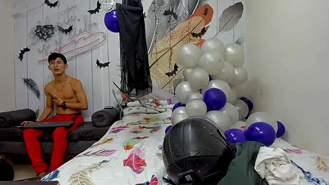 Holdme Hot online show from October 11, 2025, 3:17 am