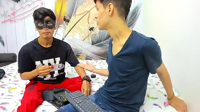 Holdme Hot online show from November 8, 2025, 4:34 am