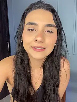 Zafira Montiel online show from December 17, 2025, 11:55 pm