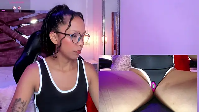 NovaLyn online show from October 7, 2025, 4:31 am