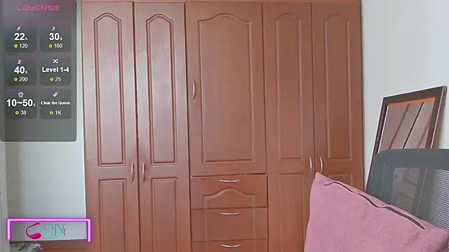 luciilove online show from October 1, 2025, 8:48 pm