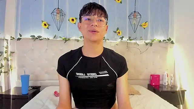 AleAurarashi online show from October 14, 2025, 7:31 am