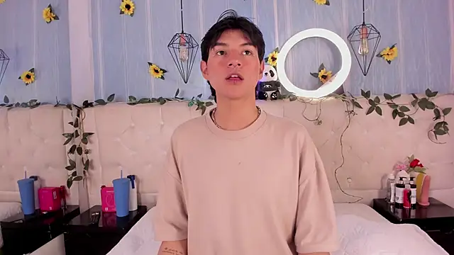 AleAurarashi online show from November 23, 2025, 2:55 am